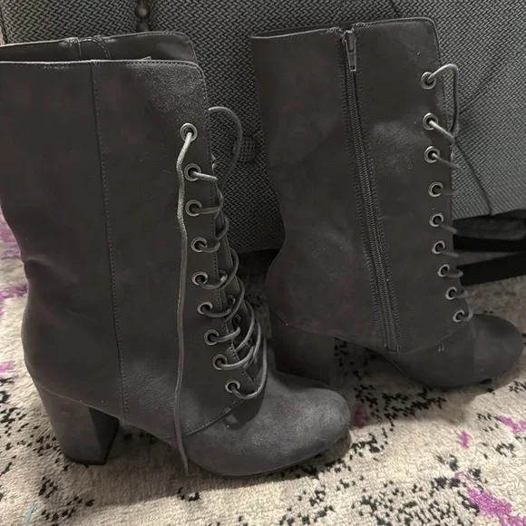 NWOB Metaphor Gray Lace-Up Boots - Picture 2 of 11